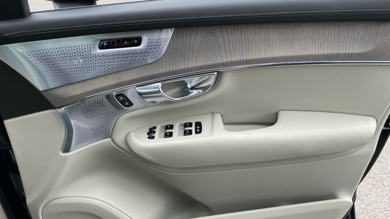 Volvo XC90 2.0 T8 PHEV Ultra Dark 5dr AWD Geartronic Estate